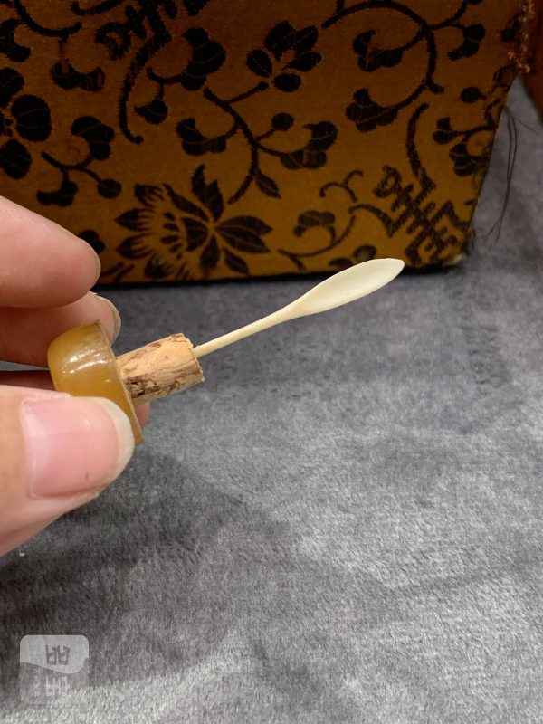 清黄玉浮雕兽耳衔环鼻烟壶 - 图12